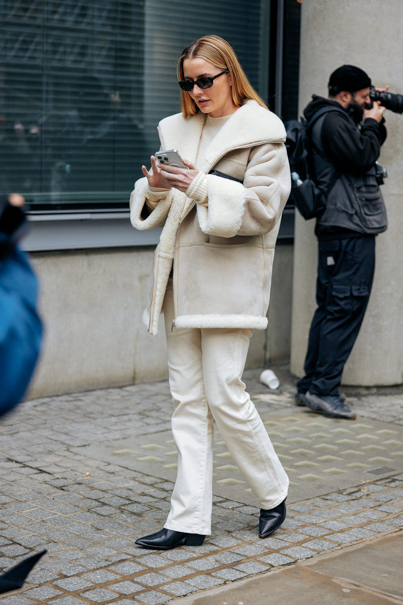 London FW23 streetstyles – Sandra Semburg